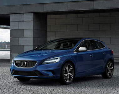 小改款《Volvo V40》換上閃閃動人車頭燈