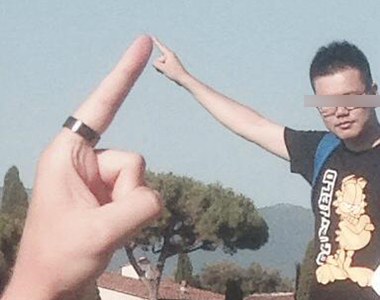 最新《比薩斜塔拍照式》重點已經完全與塔無關了啊w