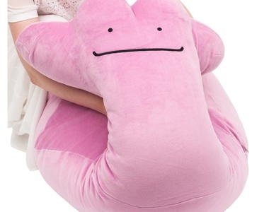 精靈寶可夢《超巨大百變怪布偶》抱在懷裡紮實的治癒感