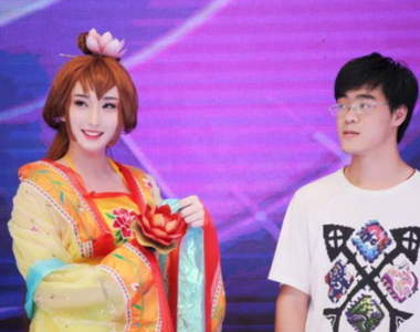 《強吻正妹結果發現親到一個男der》求心理陰影面積…