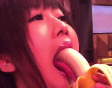 有病幕後影片《AV女優示範吃香蕉》超想加入這個節目的工作人員呀……