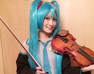 《美女小提琴家Ayasa》Cosplay初音拉出不一樣小提琴版千本櫻