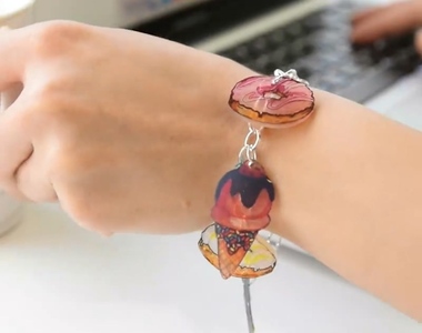 DIY教學《塑膠片變成可愛的壓克力綴飾》快把要丟的塑膠盒拿出來做吧