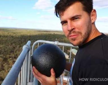 《最強塗料LINE-X》噴上它的西瓜就算被從45公尺高處丟下也能平安無事