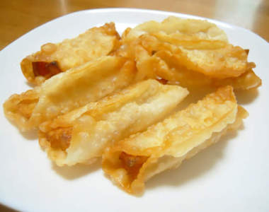 《餃子皮春捲料理法》用捲的包餡料也能吃出不同大驚奇