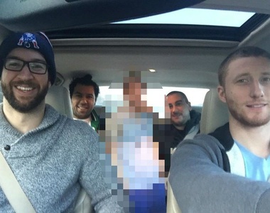 《另一半不給參加聚會》哥們只好出此下策帶他走XD