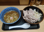 《沾麵變沾肉》明明去拉麵店卻沒有吃麵感覺的創新菜單w 《沾麵變沾肉》明明去拉麵店卻沒有吃麵感覺的創新菜單w