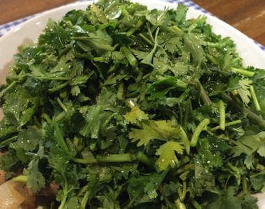 香菜新手的挑戰《香菜羊肉飯》吃完這道就可以對決香菜鍋了……