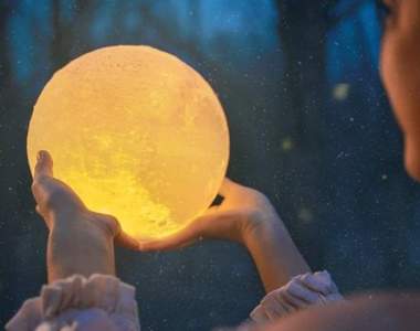 《月亮小夜燈》能抱著發光的月球睡覺是多麼浪漫的一件事～✧