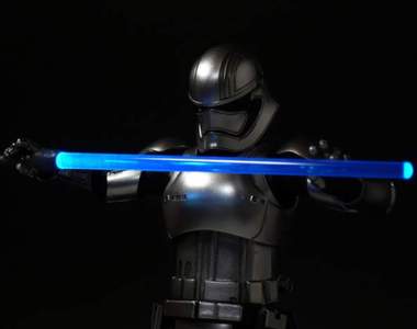 模型玩家瘋狂《霸氣LED光劍套組》科幻迷夢想的浪漫配件……