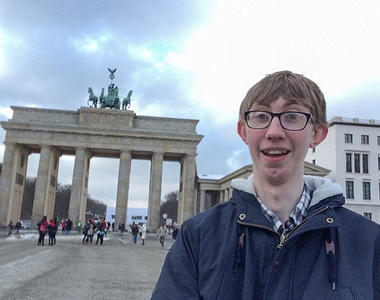 英國少年《超省錢之旅》出國再入境竟然更省錢？