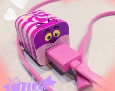 百圓商店《迪士尼轉接插頭貼紙》少少錢就能把充電器變可愛的超強小物