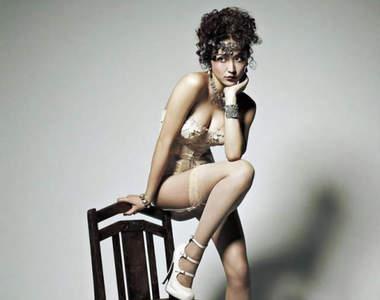 《長澤雅美》エロ全開 大露巨乳美腿挑戰經典百老匯歌舞劇