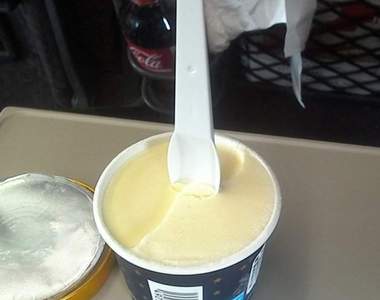 湯匙亂插沒禮貌?《新幹線硬梆梆冰淇淋》其實這是日本網友的傳統……