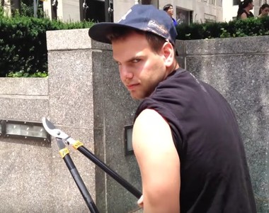 《自拍棒摧毀魔人》紐約出沒　小心喀擦一聲心血就沒了