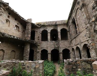 世界各地《20個著名鬧鬼景點》不曉得他們知不知道哪裡找同伴？