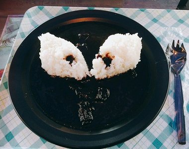 《名偵探柯南咖哩》犯人黑漆漆咖哩 跟 怪盜基德華麗白咖哩 兜幾？