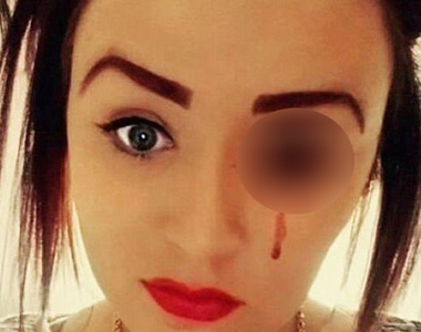 好可怕系列《英國血淚少女》眼睛和耳朵總是不停流血...