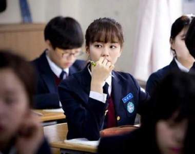 《如何在新學期交到朋友》其實交友就跟出社會找工作一樣困難ww