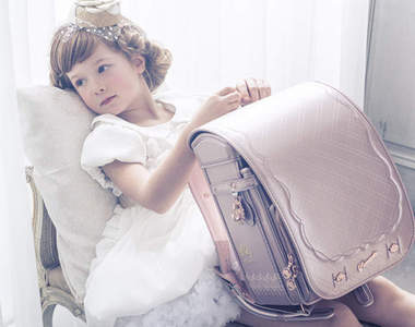 《LIRICO歐風硬式書包》看到都會嚇一跳怎麼可以好看成這樣的小學生書包