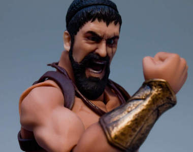 火爆大叔《這就是斯巴達可動公仔》過了9年依然是惡搞好素材……