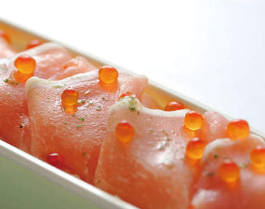 《鮭魚卵代替醬油吃法》網路話題壽司原來是得獎的機場便當