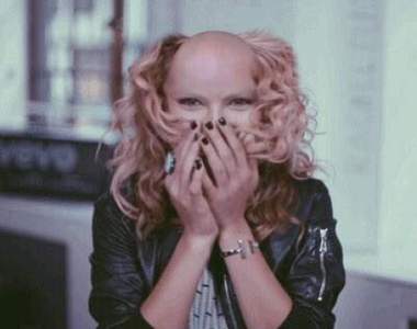 除毛液當洗髮精《美少女慘變禿頭大叔》網友：變成戰鬥民族普丁惹…