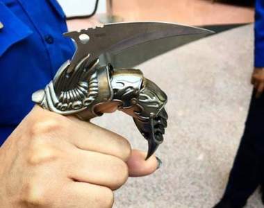 《機場沒收的危險物品》各種只在電視上看過的武器都有（怕）