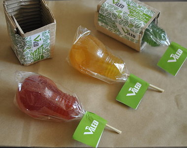 滿足你的好奇心《燈泡棒棒糖》把糖果放進嘴巴就沒問題了吧~