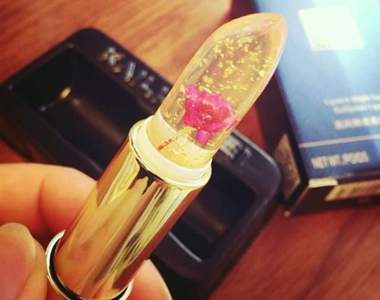 網路爆紅《Kailijumei果凍口紅》裡面有一朵夢幻小花讓少女心大爆走♥