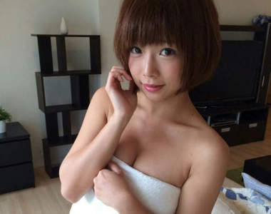 《AV女優休息中》完全放鬆的無防備模樣才是最エロ瞬間