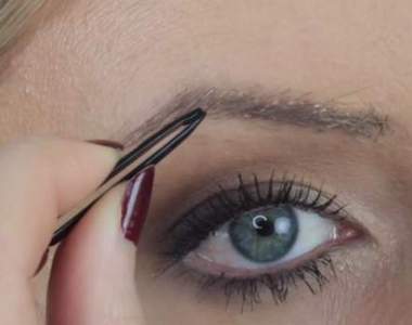 冒險示範？《用頭髮增加眉毛量》持續一個月就要變光頭惹......