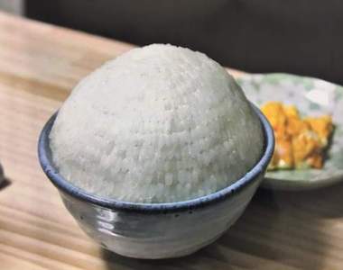 【密集恐懼症注意】美大生作品《整齊排列的白飯》近看才突然襲擊的噁心感覺...