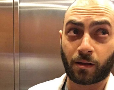 《醫學生被關電梯一小時》超努力求生內心戲有夠豐富的