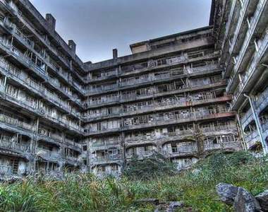 《軍艦島讓人幻滅的現實》時間停止的無人島上竟然出現這異想不到的東西ww