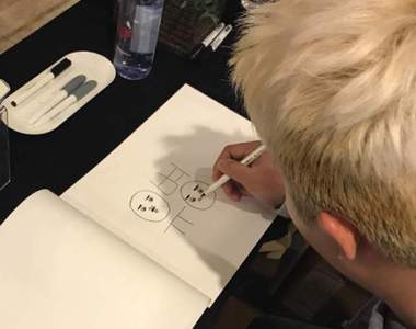 每張簽名都要堅持畫上兩張臉《史上最慢的簽名會》正式開始