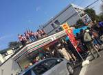 《日本便利商店奇景》爬上屋頂的店員們到底是在嗨什麼wwww 《日本便利商店奇景》爬上屋頂的店員們到底是在嗨什麼wwww