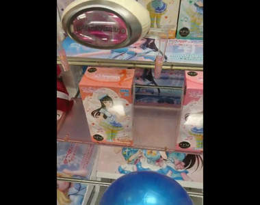 《夾娃娃機的奇蹟瞬間》沒想到是用這種方式拿到獎品wwww