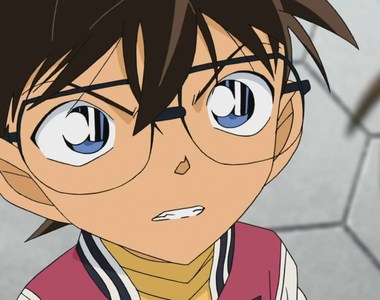 名偵探柯南851《柯南抱錢飛天問題》哪牌的空拍機這麼強……