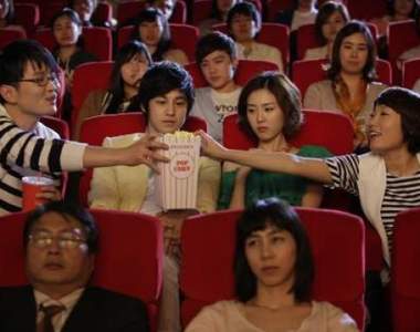 網友上網抱怨《看電影遇到破壞秩序的民眾》這根本是花錢受難吧...