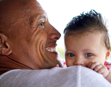 巨石強森《巨石皮卡丘》慶復活節 所以說皮卡丘到底是老鼠還是兔子...