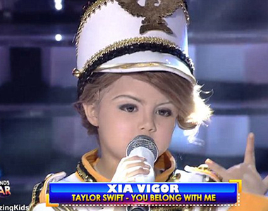 超強《幼幼版泰勒絲》像到讓人覺得是她失散多年的妹妹嘛w