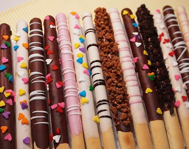 今天是一年一度的1111《最好吃Pepero排名》就用條狀物收服她吧