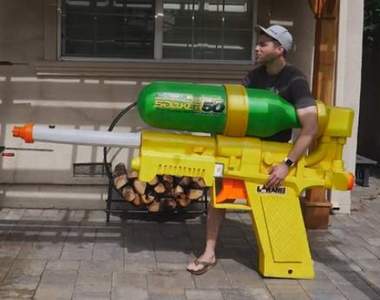 《改造10倍大水槍》射出來的威力超～驚～人