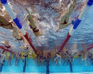 《游泳池裡有多少尿》科學家專業的檢測結果是...