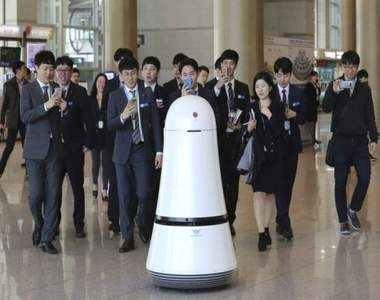 全面入侵《機場出現機器人員工》頂級工具人在這