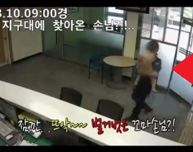 這種暴露好犯規《警局驚現裸體小男孩》問為什麼要裸體竟然是因為......