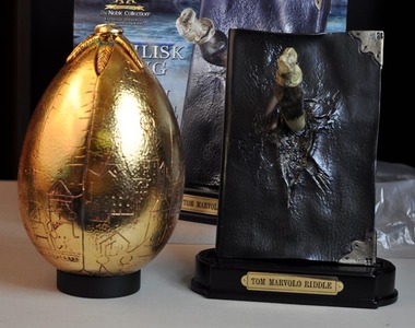 哈利波特《蛇妖尖牙刺穿湯姆瑞斗的日記》模型 尖牙還可以拔起來耶