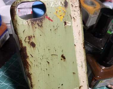 《吉翁鏽感手機殼》網友神塗裝作品感覺真是蓋逼真耶