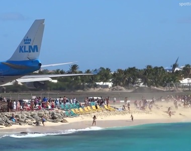 《飛機氣流殺人意外》起飛時真的不要以為離飛機很近也不會有事